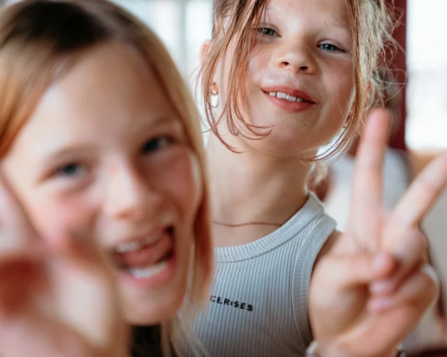 🎉⁠ BETAL FOR 1 HOLD OG DANS PÅ 2 HOLD 🎉⁠ ⁠
Start med prøvetimer til November - kom og dans med i vores 91. sæson - book en prøvetime med det samme på www.dans.dk 🌍⁠
Københavns bedste tilbud & priser - 50 % og 20 % rabat! 💰⁠
⁠.⁠
Vi har rigtigt mange forskellige hold på alle niveauer og til alle aldre: ⁠
✅ K-Pop Dans ⁠
✅ Tik Tok Dans⁠
✅ Hip Hop⁠
✅ Street⁠
✅ Commercial⁠
✅ Contemporary Fusion⁠
✅ Girly⁠
✅ Modern Dance⁠
✅ Wacking⁠
✅ Dansehall⁠
✅ Bollywood⁠
✅ Shuffle Dans⁠
✅ Burlesque Dans⁠
✅ House⁠
✅ Broadway Jazz⁠
✅ Showdance⁠
✅ Mini Mix⁠
✅ Funky Fitness⁠
✅ Børnedans⁠
✅ Ramasjang Dans⁠
✅ Bachata⁠
✅ Pardans⁠
✅ Ballroom⁠
✅ Salsa⁠
✅ Swing⁠
✅ Ballet⁠
✅ Acro Dans⁠
✅ Jumps⁠
✅ Step Dans⁠
✅ Disco⁠
✅ Breaking⁠
✅ Cheerleading⁠
✅ Heels⁠
.⁠
Se meget mere på www.dans.dk - der er link i bio 🔗⁠
.⁠
#komogværmed #fpdans #fpagency #verdensældstefamileejededanseskole #anno1935 #danseskole #amager #copenhagen #københavn #cph #copenhagendance #yourpassionyourlife #dancersofinstagram #danceliveshere #dance #dancestudio #danceschool #justdance #dancelifestyle #instadance⁠