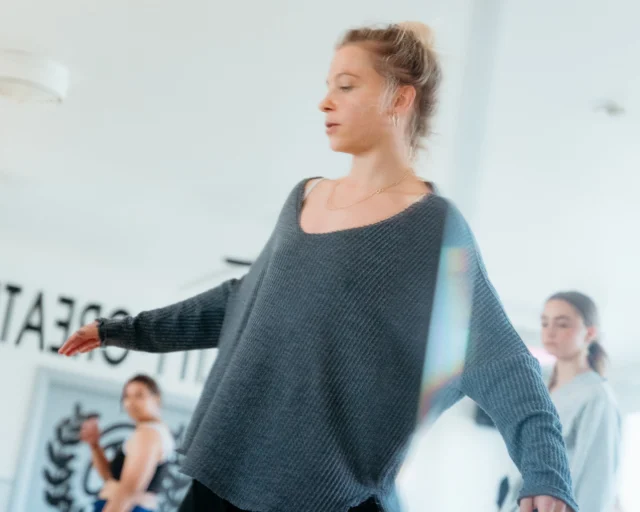 ⁠
🎉⁠ BETAL FOR 1 HOLD OG DANS PÅ 2 HOLD 🎉⁠ ⁠
Start med prøvetimer til November - kom og dans med i vores 91. sæson - book en prøvetime med det samme på www.dans.dk 🌍⁠
Københavns bedste tilbud & priser - 50 % og 20 % rabat! 💰⁠
⁠.⁠
Vi har rigtigt mange forskellige hold på alle niveauer og til alle aldre: ⁠
✅ K-Pop Dans ⁠
✅ Tik Tok Dans⁠
✅ Hip Hop⁠
✅ Street⁠
✅ Commercial⁠
✅ Contemporary Fusion⁠
✅ Girly⁠
✅ Modern Dance⁠
✅ Wacking⁠
✅ Dansehall⁠
✅ Bollywood⁠
✅ Shuffle Dans⁠
✅ Burlesque Dans⁠
✅ House⁠
✅ Broadway Jazz⁠
✅ Showdance⁠
✅ Mini Mix⁠
✅ Funky Fitness⁠
✅ Børnedans⁠
✅ Ramasjang Dans⁠
✅ Bachata⁠
✅ Pardans⁠
✅ Ballroom⁠
✅ Salsa⁠
✅ Swing⁠
✅ Ballet⁠
✅ Acro Dans⁠
✅ Jumps⁠
✅ Step Dans⁠
✅ Disco⁠
✅ Breaking⁠
✅ Cheerleading⁠
✅ Heels⁠
.⁠
Se meget mere på www.dans.dk - der er link i bio 🔗⁠
.⁠
#komogværmed #fpdans #fpagency #verdensældstefamileejededanseskole #anno1935 #danseskole #amager #copenhagen #københavn #cph #copenhagendance #yourpassionyourlife #dancersofinstagram #danceliveshere #dance #dancestudio #danceschool #justdance #dancelifestyle #instadance⁠