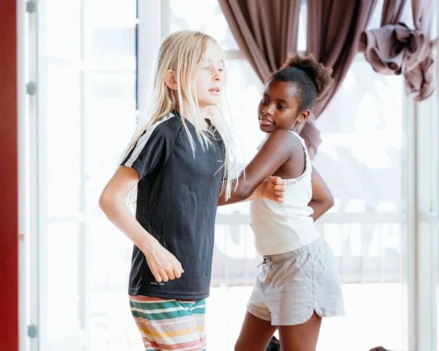 🎉⁠ BETAL FOR 1 HOLD OG DANS PÅ 2 HOLD 🎉⁠ ⁠
Start med prøvetimer til Januar - kom og dans med i vores 91. sæson - book en prøvetime med det samme på www.dans.dk 🌍⁠
Københavns bedste tilbud & priser - 50 % og 20 % rabat! 💰⁠
⁠.⁠
Vi har rigtigt mange forskellige hold på alle niveauer og til alle aldre: ⁠
✅ K-Pop Dans ⁠
✅ Tik Tok Dans⁠
✅ Hip Hop⁠
✅ Street⁠
✅ Commercial⁠
✅ Contemporary Fusion⁠
✅ Girly⁠
✅ Modern Dance⁠
✅ Wacking⁠
✅ Dansehall⁠
✅ Bollywood⁠
✅ Shuffle Dans⁠
✅ Burlesque Dans⁠
✅ House⁠
✅ Broadway Jazz⁠
✅ Showdance⁠
✅ Mini Mix⁠
✅ Funky Fitness⁠
✅ Børnedans⁠
✅ Ramasjang Dans⁠
✅ Bachata⁠
✅ Pardans⁠
✅ Ballroom⁠
✅ Salsa⁠
✅ Swing⁠
✅ Ballet⁠
✅ Acro Dans⁠
✅ Jumps⁠
✅ Step Dans⁠
✅ Disco⁠
✅ Breaking⁠
✅ Cheerleading⁠
✅ Heels⁠
.⁠
Se meget mere på www.dans.dk - der er link i bio 🔗⁠
.⁠
#komogværmed #fpdans #fpagency #verdensældstefamileejededanseskole #anno1935 #danseskole #amager #copenhagen #københavn #cph #copenhagendance #yourpassionyourlife #dancersofinstagram #danceliveshere #dance #dancestudio #danceschool #justdance #dancelifestyle #instadance⁠