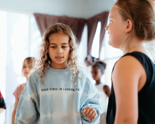 🎉⁠ BETAL FOR 1 HOLD OG DANS PÅ 2 HOLD 🎉⁠ ⁠
Start med prøvetimer til Januar - kom og dans med i vores 91. sæson - book en prøvetime med det samme på www.dans.dk 🌍⁠
Københavns bedste tilbud & priser - 50 % og 20 % rabat! 💰⁠
⁠.⁠
Vi har rigtigt mange forskellige hold på alle niveauer og til alle aldre: ⁠
✅ K-Pop Dans ⁠
✅ Tik Tok Dans⁠
✅ Hip Hop⁠
✅ Street⁠
✅ Commercial⁠
✅ Contemporary Fusion⁠
✅ Girly⁠
✅ Modern Dance⁠
✅ Wacking⁠
✅ Dansehall⁠
✅ Bollywood⁠
✅ Shuffle Dans⁠
✅ Burlesque Dans⁠
✅ House⁠
✅ Broadway Jazz⁠
✅ Showdance⁠
✅ Mini Mix⁠
✅ Funky Fitness⁠
✅ Børnedans⁠
✅ Ramasjang Dans⁠
✅ Bachata⁠
✅ Pardans⁠
✅ Ballroom⁠
✅ Salsa⁠
✅ Swing⁠
✅ Ballet⁠
✅ Acro Dans⁠
✅ Jumps⁠
✅ Step Dans⁠
✅ Disco⁠
✅ Breaking⁠
✅ Cheerleading⁠
✅ Heels⁠
.⁠
Se meget mere på www.dans.dk - der er link i bio 🔗⁠
.⁠
#komogværmed #fpdans #fpagency #verdensældstefamileejededanseskole #anno1935 #danseskole #amager #copenhagen #københavn #cph #copenhagendance #yourpassionyourlife #dancersofinstagram #danceliveshere #dance #dancestudio #danceschool #justdance #dancelifestyle #instadance⁠