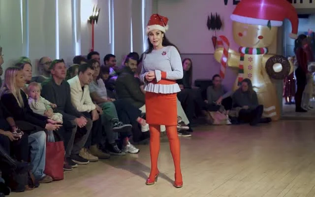 Den velkendte og helt specielle velkomst fra Søs Fredie Pedersen til dette års julefest! ❤️⁠
.⁠
🎉⁠ BETAL FOR 1 HOLD OG DANS PÅ 2 HOLD 🎉⁠ ⁠
Start med prøvetimer til Januar - kom og dans med i vores 91. sæson - book en prøvetime med det samme på www.dans.dk 🌍⁠
Københavns bedste tilbud & priser - 50 % og 20 % rabat! 💰⁠
⁠.⁠
Vi har rigtigt mange forskellige hold på alle niveauer og til alle aldre: ⁠
✅ K-Pop Dans ⁠
✅ Tik Tok Dans⁠
✅ Hip Hop⁠
✅ Street⁠
✅ Commercial⁠
✅ Contemporary Fusion⁠
✅ Girly⁠
✅ Modern Dance⁠
✅ Wacking⁠
✅ Dansehall⁠
✅ Bollywood⁠
✅ Shuffle Dans⁠
✅ Burlesque Dans⁠
✅ House⁠
✅ Broadway Jazz⁠
✅ Showdance⁠
✅ Mini Mix⁠
✅ Funky Fitness⁠
✅ Børnedans⁠
✅ Ramasjang Dans⁠
✅ Bachata⁠
✅ Pardans⁠
✅ Ballroom⁠
✅ Salsa⁠
✅ Swing⁠
✅ Ballet⁠
✅ Acro Dans⁠
✅ Jumps⁠
✅ Step Dans⁠
✅ Disco⁠
✅ Breaking⁠
✅ Cheerleading⁠
✅ Heels⁠
.⁠
Se meget mere på www.dans.dk - der er link i bio 🔗⁠
.⁠
#komogværmed #fpdans #fpagency #verdensældstefamileejededanseskole #anno1935 #danseskole #amager #copenhagen #københavn #cph #copenhagendance #yourpassionyourlife #dancersofinstagram #danceliveshere #dance #dancestudio #danceschool #justdance #dancelifestyle #instadance⁠