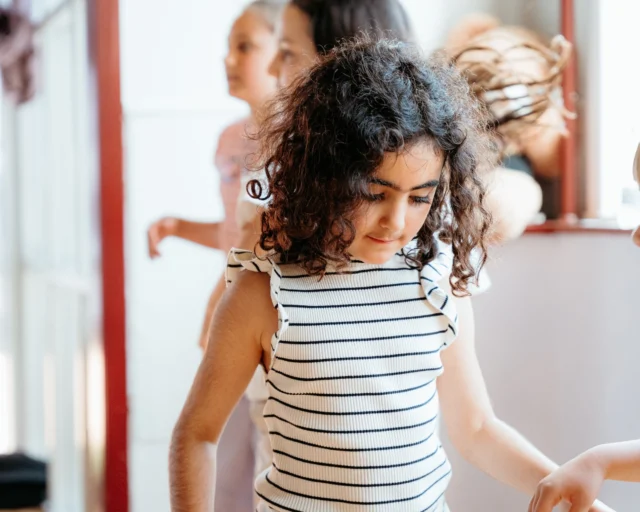 🎉⁠ BETAL FOR 1 HOLD OG DANS PÅ 2 HOLD 🎉⁠ ⁠
Start med prøvetimer i hele Januar - Alt Inkluderet Priser - Book en prøvetime med det samme på www.dans.dk 🌍⁠ ⁠
Københavns bedste tilbud & priser - 50 % og 20 % rabat! 💰⁠
⁠.⁠
Vi har rigtigt mange forskellige hold på alle niveauer og til alle aldre: ⁠
✅ K-Pop Dans ⁠
✅ Tik Tok Dans⁠
✅ Hip Hop⁠
✅ Street⁠
✅ Commercial⁠
✅ Contemporary Fusion⁠
✅ Girly⁠
✅ Modern Dance⁠
✅ Wacking⁠
✅ Dansehall⁠
✅ Bollywood⁠
✅ Shuffle Dans⁠
✅ Burlesque Dans⁠
✅ House⁠
✅ Broadway Jazz⁠
✅ Showdance⁠
✅ Mini Mix⁠
✅ Funky Fitness⁠
✅ Børnedans⁠
✅ Ramasjang Dans⁠
✅ Bachata⁠
✅ Pardans⁠
✅ Ballroom⁠
✅ Salsa⁠
✅ Swing⁠
✅ Ballet⁠
✅ Acro Dans⁠
✅ Jumps⁠
✅ Step Dans⁠
✅ Disco⁠
✅ Breaking⁠
✅ Cheerleading⁠
✅ Heels⁠
.⁠
Se meget mere på www.dans.dk - der er link i bio 🔗⁠
.⁠
#komogværmed #fpdans #fpagency #verdensældstefamileejededanseskole #anno1935 #danseskole #amager #copenhagen #københavn #cph #copenhagendance #yourpassionyourlife #dancersofinstagram #danceliveshere #dance #dancestudio #danceschool #justdance #dancelifestyle #instadance⁠