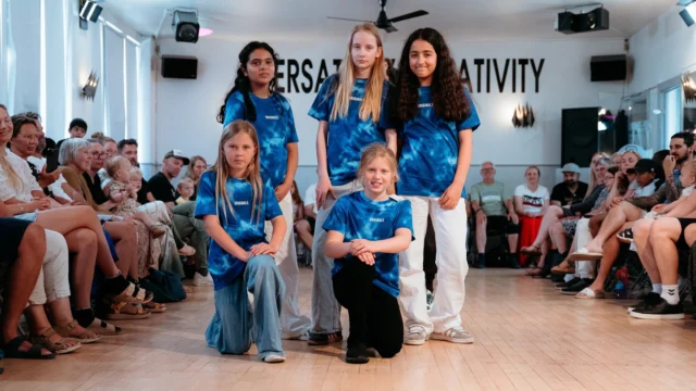 🎉⁠ BETAL FOR 1 HOLD OG DANS PÅ 2 HOLD 🎉⁠ ⁠
Start med prøvetimer i hele Januar - Alt Inkluderet Priser - Book en prøvetime med det samme på www.dans.dk 🌍⁠ ⁠
Københavns bedste tilbud & priser - 50 % og 20 % rabat! 💰⁠
⁠.⁠
Vi har rigtigt mange forskellige hold på alle niveauer og til alle aldre: ⁠
✅ K-Pop Dans ⁠
✅ Tik Tok Dans⁠
✅ Hip Hop⁠
✅ Street⁠
✅ Commercial⁠
✅ Contemporary Fusion⁠
✅ Girly⁠
✅ Modern Dance⁠
✅ Wacking⁠
✅ Dansehall⁠
✅ Bollywood⁠
✅ Shuffle Dans⁠
✅ Burlesque Dans⁠
✅ House⁠
✅ Broadway Jazz⁠
✅ Showdance⁠
✅ Mini Mix⁠
✅ Funky Fitness⁠
✅ Børnedans⁠
✅ Ramasjang Dans⁠
✅ Bachata⁠
✅ Pardans⁠
✅ Ballroom⁠
✅ Salsa⁠
✅ Swing⁠
✅ Ballet⁠
✅ Acro Dans⁠
✅ Jumps⁠
✅ Step Dans⁠
✅ Disco⁠
✅ Breaking⁠
✅ Cheerleading⁠
✅ Heels⁠
.⁠
Se meget mere på www.dans.dk - der er link i bio 🔗⁠
.⁠
#komogværmed #fpdans #fpagency #verdensældstefamileejededanseskole #anno1935 #danseskole #amager #copenhagen #københavn #cph #copenhagendance #yourpassionyourlife #dancersofinstagram #danceliveshere #dance #dancestudio #danceschool #justdance #dancelifestyle #instadance⁠