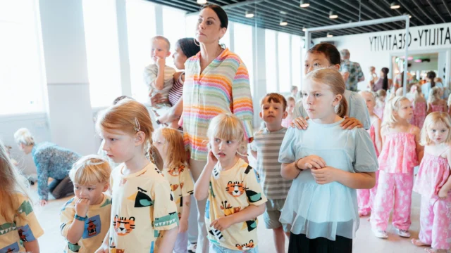 🎉⁠ BETAL FOR 1 HOLD OG DANS PÅ 2 HOLD 🎉⁠ ⁠
Start med prøvetimer i hele Marts - Alt Inkluderet Priser - Book en prøvetime med det samme på www.dans.dk 🌍⁠ ⁠
Københavns bedste tilbud & priser - 50 % og 20 % rabat! 💰⁠
⁠.⁠
Vi har rigtigt mange forskellige hold på alle niveauer og til alle aldre: ⁠
✅ K-Pop Dans ⁠
✅ Tik Tok Dans⁠
✅ Hip Hop⁠
✅ Street⁠
✅ Commercial⁠
✅ Contemporary Fusion⁠
✅ Girly⁠
✅ Modern Dance⁠
✅ Wacking⁠
✅ Dansehall⁠
✅ Bollywood⁠
✅ Shuffle Dans⁠
✅ Burlesque Dans⁠
✅ House⁠
✅ Broadway Jazz⁠
✅ Showdance⁠
✅ Mini Mix⁠
✅ Funky Fitness⁠
✅ Børnedans⁠
✅ Ramasjang Dans⁠
✅ Bachata⁠
✅ Pardans⁠
✅ Ballroom⁠
✅ Salsa⁠
✅ Swing⁠
✅ Ballet⁠
✅ Acro Dans⁠
✅ Jumps⁠
✅ Step Dans⁠
✅ Disco⁠
✅ Breaking⁠
✅ Cheerleading⁠
✅ Heels⁠
.⁠
Se meget mere på www.dans.dk - der er link i bio 🔗⁠
.⁠
#komogværmed #fpdans #fpagency #verdensældstefamileejededanseskole #anno1935 #danseskole #amager #copenhagen #københavn #cph #copenhagendance #yourpassionyourlife #dancersofinstagram #danceliveshere #dance #dancestudio #danceschool #justdance #dancelifestyle #instadance⁠