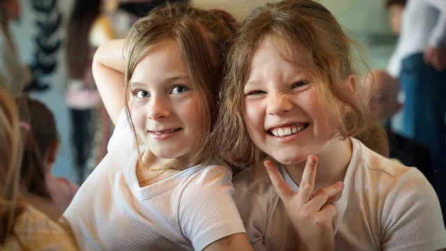 🎉⁠ BETAL FOR 1 HOLD OG DANS PÅ 2 HOLD 🎉⁠ ⁠
Start med prøvetimer i hele Marts - Alt Inkluderet Priser - Book en prøvetime med det samme på www.dans.dk 🌍⁠ ⁠
Københavns bedste tilbud & priser - 50 % og 20 % rabat! 💰⁠
⁠.⁠
Vi har rigtigt mange forskellige hold på alle niveauer og til alle aldre: ⁠
✅ K-Pop Dans ⁠
✅ Tik Tok Dans⁠
✅ Hip Hop⁠
✅ Street⁠
✅ Commercial⁠
✅ Contemporary Fusion⁠
✅ Girly⁠
✅ Modern Dance⁠
✅ Wacking⁠
✅ Dansehall⁠
✅ Bollywood⁠
✅ Shuffle Dans⁠
✅ Burlesque Dans⁠
✅ House⁠
✅ Broadway Jazz⁠
✅ Showdance⁠
✅ Mini Mix⁠
✅ Funky Fitness⁠
✅ Børnedans⁠
✅ Ramasjang Dans⁠
✅ Bachata⁠
✅ Pardans⁠
✅ Ballroom⁠
✅ Salsa⁠
✅ Swing⁠
✅ Ballet⁠
✅ Acro Dans⁠
✅ Jumps⁠
✅ Step Dans⁠
✅ Disco⁠
✅ Breaking⁠
✅ Cheerleading⁠
✅ Heels⁠
.⁠
Se meget mere på www.dans.dk - der er link i bio 🔗⁠
.⁠
#komogværmed #fpdans #fpagency #verdensældstefamileejededanseskole #anno1935 #danseskole #amager #copenhagen #københavn #cph #copenhagendance #yourpassionyourlife #dancersofinstagram #danceliveshere #dance #dancestudio #danceschool #justdance #dancelifestyle #instadance⁠