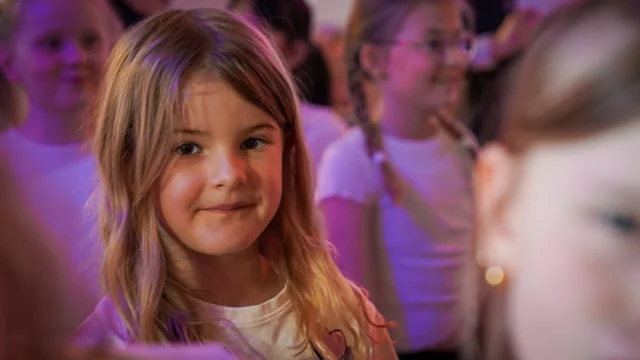 🎉⁠ BETAL FOR 1 HOLD OG DANS PÅ 2 HOLD 🎉⁠ ⁠
Start med prøvetimer i hele Marts - Alt Inkluderet Priser - Book en prøvetime med det samme på www.dans.dk 🌍⁠ ⁠
Københavns bedste tilbud & priser - 50 % og 20 % rabat! 💰⁠
⁠.⁠
Vi har rigtigt mange forskellige hold på alle niveauer og til alle aldre: ⁠
✅ K-Pop Dans ⁠
✅ Tik Tok Dans⁠
✅ Hip Hop⁠
✅ Street⁠
✅ Commercial⁠
✅ Contemporary Fusion⁠
✅ Girly⁠
✅ Modern Dance⁠
✅ Wacking⁠
✅ Dansehall⁠
✅ Bollywood⁠
✅ Shuffle Dans⁠
✅ Burlesque Dans⁠
✅ House⁠
✅ Broadway Jazz⁠
✅ Showdance⁠
✅ Mini Mix⁠
✅ Funky Fitness⁠
✅ Børnedans⁠
✅ Ramasjang Dans⁠
✅ Bachata⁠
✅ Pardans⁠
✅ Ballroom⁠
✅ Salsa⁠
✅ Swing⁠
✅ Ballet⁠
✅ Acro Dans⁠
✅ Jumps⁠
✅ Step Dans⁠
✅ Disco⁠
✅ Breaking⁠
✅ Cheerleading⁠
✅ Heels⁠
.⁠
Se meget mere på www.dans.dk - der er link i bio 🔗⁠
.⁠
#komogværmed #fpdans #fpagency #verdensældstefamileejededanseskole #anno1935 #danseskole #amager #copenhagen #københavn #cph #copenhagendance #yourpassionyourlife #dancersofinstagram #danceliveshere #dance #dancestudio #danceschool #justdance #dancelifestyle #instadance⁠