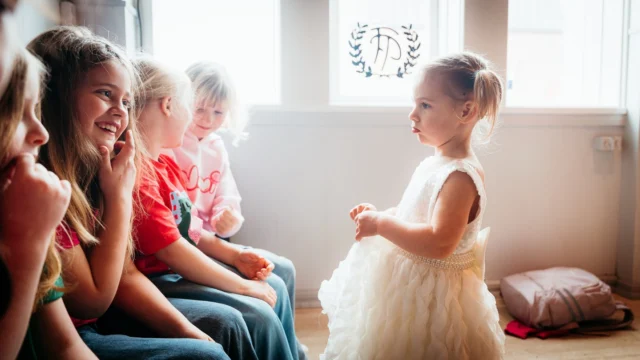 🎉⁠ BETAL FOR 1 HOLD OG DANS PÅ 2 HOLD 🎉⁠ ⁠
Forårskurser Start Hele Maj - Alt Inkluderet Priser - Book en prøvetime med det samme på www.dans.dk 🌍⁠ ⁠
Københavns bedste tilbud & priser - 50 % og 20 % rabat! 💰⁠
⁠.⁠
Vi har rigtigt mange forskellige hold på alle niveauer og til alle aldre: ⁠
✅ K-Pop Dans ⁠
✅ Tik Tok Dans⁠
✅ Hip Hop⁠
✅ Street⁠
✅ Commercial⁠
✅ Contemporary Fusion⁠
✅ Girly⁠
✅ Modern Dance⁠
✅ Wacking⁠
✅ Dansehall⁠
✅ Bollywood⁠
✅ Shuffle Dans⁠
✅ Burlesque Dans⁠
✅ House⁠
✅ Broadway Jazz⁠
✅ Showdance⁠
✅ Mini Mix⁠
✅ Funky Fitness⁠
✅ Børnedans⁠
✅ Ramasjang Dans⁠
✅ Bachata⁠
✅ Pardans⁠
✅ Ballroom⁠
✅ Salsa⁠
✅ Swing⁠
✅ Ballet⁠
✅ Acro Dans⁠
✅ Jumps⁠
✅ Step Dans⁠
✅ Disco⁠
✅ Breaking⁠
✅ Cheerleading⁠
✅ Heels⁠
.⁠
Se meget mere på www.dans.dk - der er link i bio 🔗⁠
.⁠
#komogværmed #fpdans #fpagency #verdensældstefamileejededanseskole #anno1935 #danseskole #amager #copenhagen #københavn #cph #copenhagendance #yourpassionyourlife #dancersofinstagram #danceliveshere #dance #dancestudio #danceschool #justdance #dancelifestyle #instadance⁠