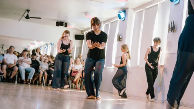 🎉⁠ BETAL FOR 1 HOLD OG DANS PÅ 2 HOLD 🎉⁠ ⁠
Nye Dansekurser Starter Til September - Alt Inkluderet Priser - Book en prøvetime med det samme på www.dans.dk 🌍⁠ ⁠
Københavns bedste tilbud & priser - 50 % og 20 % rabat! 💰⁠
⁠.⁠
Vi har rigtigt mange forskellige hold på alle niveauer og til alle aldre: ⁠
✅ K-Pop Dans ⁠
✅ Tik Tok Dans⁠
✅ Hip Hop⁠
✅ Street⁠
✅ Commercial⁠
✅ Contemporary Fusion⁠
✅ Girly⁠
✅ Modern Dance⁠
✅ Wacking⁠
✅ Dansehall⁠
✅ Bollywood⁠
✅ Shuffle Dans⁠
✅ Burlesque Dans⁠
✅ House⁠
✅ Broadway Jazz⁠
✅ Showdance⁠
✅ Mini Mix⁠
✅ Funky Fitness⁠
✅ Børnedans⁠
✅ Ramasjang Dans⁠
✅ Bachata⁠
✅ Pardans⁠
✅ Ballroom⁠
✅ Salsa⁠
✅ Swing⁠
✅ Ballet⁠
✅ Acro Dans⁠
✅ Jumps⁠
✅ Step Dans⁠
✅ Disco⁠
✅ Breaking⁠
✅ Cheerleading⁠
✅ Heels⁠
.⁠
Se meget mere på www.dans.dk - der er link i bio 🔗⁠
.⁠
#komogværmed #fpdans #fpagency #verdensældstefamileejededanseskole #anno1935 #danseskole #amager #copenhagen #københavn #cph #copenhagendance #yourpassionyourlife #dancersofinstagram #danceliveshere #dance #dancestudio #danceschool #justdance #dancelifestyle #instadance⁠