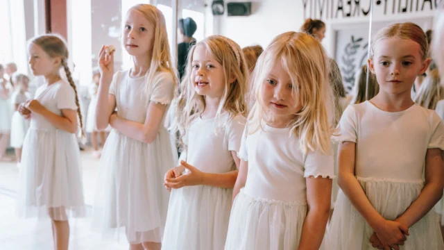 🎉⁠ BETAL FOR 1 HOLD OG DANS PÅ 2 HOLD 🎉⁠ ⁠
Nye Dansekurser Starter Til September - Alt Inkluderet Priser - Book en prøvetime med det samme på www.dans.dk 🌍⁠ ⁠
Københavns bedste tilbud & priser - 50 % og 20 % rabat! 💰⁠
⁠.⁠
Vi har rigtigt mange forskellige hold på alle niveauer og til alle aldre: ⁠
✅ K-Pop Dans ⁠
✅ Tik Tok Dans⁠
✅ Hip Hop⁠
✅ Street⁠
✅ Commercial⁠
✅ Contemporary Fusion⁠
✅ Girly⁠
✅ Modern Dance⁠
✅ Wacking⁠
✅ Dansehall⁠
✅ Bollywood⁠
✅ Shuffle Dans⁠
✅ Burlesque Dans⁠
✅ House⁠
✅ Broadway Jazz⁠
✅ Showdance⁠
✅ Mini Mix⁠
✅ Funky Fitness⁠
✅ Børnedans⁠
✅ Ramasjang Dans⁠
✅ Bachata⁠
✅ Pardans⁠
✅ Ballroom⁠
✅ Salsa⁠
✅ Swing⁠
✅ Ballet⁠
✅ Acro Dans⁠
✅ Jumps⁠
✅ Step Dans⁠
✅ Disco⁠
✅ Breaking⁠
✅ Cheerleading⁠
✅ Heels⁠
.⁠
Se meget mere på www.dans.dk - der er link i bio 🔗⁠
.⁠
#komogværmed #fpdans #fpagency #verdensældstefamileejededanseskole #anno1935 #danseskole #amager #copenhagen #københavn #cph #copenhagendance #yourpassionyourlife #dancersofinstagram #danceliveshere #dance #dancestudio #danceschool #justdance #dancelifestyle #instadance⁠