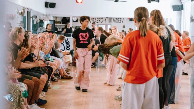 🎉⁠ BETAL FOR 1 HOLD OG DANS PÅ 2 HOLD 🎉⁠ ⁠
Nye Dansekurser Starter Til September - Alt Inkluderet Priser - Book en prøvetime med det samme på www.dans.dk 🌍⁠ ⁠
Københavns bedste tilbud & priser - 50 % og 20 % rabat! 💰⁠
⁠.⁠
Vi har rigtigt mange forskellige hold på alle niveauer og til alle aldre: ⁠
✅ K-Pop Dans ⁠
✅ Tik Tok Dans⁠
✅ Hip Hop⁠
✅ Street⁠
✅ Commercial⁠
✅ Contemporary Fusion⁠
✅ Girly⁠
✅ Modern Dance⁠
✅ Wacking⁠
✅ Dansehall⁠
✅ Bollywood⁠
✅ Shuffle Dans⁠
✅ Burlesque Dans⁠
✅ House⁠
✅ Broadway Jazz⁠
✅ Showdance⁠
✅ Mini Mix⁠
✅ Funky Fitness⁠
✅ Børnedans⁠
✅ Ramasjang Dans⁠
✅ Bachata⁠
✅ Pardans⁠
✅ Ballroom⁠
✅ Salsa⁠
✅ Swing⁠
✅ Ballet⁠
✅ Acro Dans⁠
✅ Jumps⁠
✅ Step Dans⁠
✅ Disco⁠
✅ Breaking⁠
✅ Cheerleading⁠
✅ Heels⁠
.⁠
Se meget mere på www.dans.dk - der er link i bio 🔗⁠
.⁠
#komogværmed #fpdans #fpagency #verdensældstefamileejededanseskole #anno1935 #danseskole #amager #copenhagen #københavn #cph #copenhagendance #yourpassionyourlife #dancersofinstagram #danceliveshere #dance #dancestudio #danceschool #justdance #dancelifestyle #instadance⁠