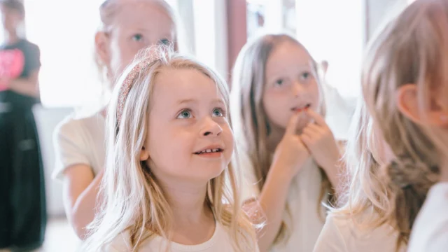 🎉⁠ BETAL FOR 1 HOLD OG DANS PÅ 2 HOLD 🎉⁠ ⁠
Nye Dansekurser Starter Til September - Alt Inkluderet Priser - Book en prøvetime med det samme på www.dans.dk 🌍⁠ ⁠
Københavns bedste tilbud & priser - 50 % og 20 % rabat! 💰⁠
⁠.⁠
Vi har rigtigt mange forskellige hold på alle niveauer og til alle aldre: ⁠
✅ K-Pop Dans ⁠
✅ Tik Tok Dans⁠
✅ Hip Hop⁠
✅ Street⁠
✅ Commercial⁠
✅ Contemporary Fusion⁠
✅ Girly⁠
✅ Modern Dance⁠
✅ Wacking⁠
✅ Dansehall⁠
✅ Bollywood⁠
✅ Shuffle Dans⁠
✅ Burlesque Dans⁠
✅ House⁠
✅ Broadway Jazz⁠
✅ Showdance⁠
✅ Mini Mix⁠
✅ Funky Fitness⁠
✅ Børnedans⁠
✅ Ramasjang Dans⁠
✅ Bachata⁠
✅ Pardans⁠
✅ Ballroom⁠
✅ Salsa⁠
✅ Swing⁠
✅ Ballet⁠
✅ Acro Dans⁠
✅ Jumps⁠
✅ Step Dans⁠
✅ Disco⁠
✅ Breaking⁠
✅ Cheerleading⁠
✅ Heels⁠
.⁠
Se meget mere på www.dans.dk - der er link i bio 🔗⁠
.⁠
#komogværmed #fpdans #fpagency #verdensældstefamileejededanseskole #anno1935 #danseskole #amager #copenhagen #københavn #cph #copenhagendance #yourpassionyourlife #dancersofinstagram #danceliveshere #dance #dancestudio #danceschool #justdance #dancelifestyle #instadance⁠