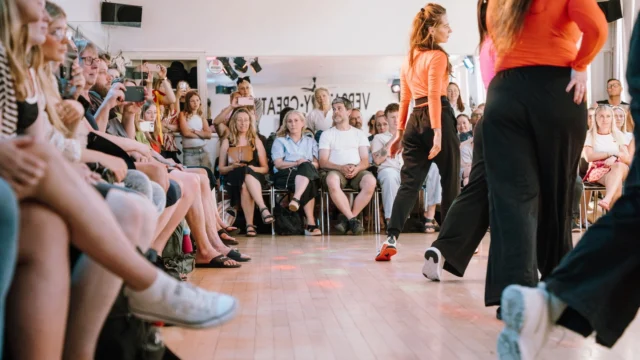 🎉⁠ BETAL FOR 1 HOLD OG DANS PÅ 2 HOLD 🎉⁠ ⁠
Nye Dansekurser Starter Til September - Alt Inkluderet Priser - Book en prøvetime med det samme på www.dans.dk 🌍⁠ ⁠
Københavns bedste tilbud & priser - 50 % og 20 % rabat! 💰⁠
⁠.⁠
Vi har rigtigt mange forskellige hold på alle niveauer og til alle aldre: ⁠
✅ K-Pop Dans ⁠
✅ Tik Tok Dans⁠
✅ Hip Hop⁠
✅ Street⁠
✅ Commercial⁠
✅ Contemporary Fusion⁠
✅ Girly⁠
✅ Modern Dance⁠
✅ Wacking⁠
✅ Dansehall⁠
✅ Bollywood⁠
✅ Shuffle Dans⁠
✅ Burlesque Dans⁠
✅ House⁠
✅ Broadway Jazz⁠
✅ Showdance⁠
✅ Mini Mix⁠
✅ Funky Fitness⁠
✅ Børnedans⁠
✅ Ramasjang Dans⁠
✅ Bachata⁠
✅ Pardans⁠
✅ Ballroom⁠
✅ Salsa⁠
✅ Swing⁠
✅ Ballet⁠
✅ Acro Dans⁠
✅ Jumps⁠
✅ Step Dans⁠
✅ Disco⁠
✅ Breaking⁠
✅ Cheerleading⁠
✅ Heels⁠
.⁠
Se meget mere på www.dans.dk - der er link i bio 🔗⁠
.⁠
#komogværmed #fpdans #fpagency #verdensældstefamileejededanseskole #anno1935 #danseskole #amager #copenhagen #københavn #cph #copenhagendance #yourpassionyourlife #dancersofinstagram #danceliveshere #dance #dancestudio #danceschool #justdance #dancelifestyle #instadance⁠