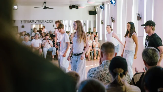 🎉⁠ BETAL FOR 1 HOLD OG DANS PÅ 2 HOLD 🎉⁠ ⁠
Nye Dansekurser Starter Til September - Alt Inkluderet Priser - Book en prøvetime med det samme på www.dans.dk 🌍⁠ ⁠
Københavns bedste tilbud & priser - 50 % og 20 % rabat! 💰⁠
⁠.⁠
Vi har rigtigt mange forskellige hold på alle niveauer og til alle aldre: ⁠
✅ K-Pop Dans ⁠
✅ Tik Tok Dans⁠
✅ Hip Hop⁠
✅ Street⁠
✅ Commercial⁠
✅ Contemporary Fusion⁠
✅ Girly⁠
✅ Modern Dance⁠
✅ Wacking⁠
✅ Dansehall⁠
✅ Bollywood⁠
✅ Shuffle Dans⁠
✅ Burlesque Dans⁠
✅ House⁠
✅ Broadway Jazz⁠
✅ Showdance⁠
✅ Mini Mix⁠
✅ Funky Fitness⁠
✅ Børnedans⁠
✅ Ramasjang Dans⁠
✅ Bachata⁠
✅ Pardans⁠
✅ Ballroom⁠
✅ Salsa⁠
✅ Swing⁠
✅ Ballet⁠
✅ Acro Dans⁠
✅ Jumps⁠
✅ Step Dans⁠
✅ Disco⁠
✅ Breaking⁠
✅ Cheerleading⁠
✅ Heels⁠
.⁠
Se meget mere på www.dans.dk - der er link i bio 🔗⁠
.⁠
#komogværmed #fpdans #fpagency #verdensældstefamileejededanseskole #anno1935 #danseskole #amager #copenhagen #københavn #cph #copenhagendance #yourpassionyourlife #dancersofinstagram #danceliveshere #dance #dancestudio #danceschool #justdance #dancelifestyle #instadance⁠