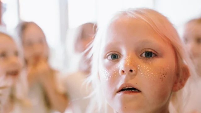 🎉⁠ BETAL FOR 1 HOLD OG DANS PÅ 2 HOLD 🎉⁠ ⁠
Nye Dansekurser Starter Til September - Alt Inkluderet Priser - Book en prøvetime med det samme på www.dans.dk 🌍⁠ ⁠
Københavns bedste tilbud & priser - 50 % og 20 % rabat! 💰⁠
⁠.⁠
Vi har rigtigt mange forskellige hold på alle niveauer og til alle aldre: ⁠
✅ K-Pop Dans ⁠
✅ Tik Tok Dans⁠
✅ Hip Hop⁠
✅ Street⁠
✅ Commercial⁠
✅ Contemporary Fusion⁠
✅ Girly⁠
✅ Modern Dance⁠
✅ Wacking⁠
✅ Dansehall⁠
✅ Bollywood⁠
✅ Shuffle Dans⁠
✅ Burlesque Dans⁠
✅ House⁠
✅ Broadway Jazz⁠
✅ Showdance⁠
✅ Mini Mix⁠
✅ Funky Fitness⁠
✅ Børnedans⁠
✅ Ramasjang Dans⁠
✅ Bachata⁠
✅ Pardans⁠
✅ Ballroom⁠
✅ Salsa⁠
✅ Swing⁠
✅ Ballet⁠
✅ Acro Dans⁠
✅ Jumps⁠
✅ Step Dans⁠
✅ Disco⁠
✅ Breaking⁠
✅ Cheerleading⁠
✅ Heels⁠
.⁠
Se meget mere på www.dans.dk - der er link i bio 🔗⁠
.⁠
#komogværmed #fpdans #fpagency #verdensældstefamileejededanseskole #anno1935 #danseskole #amager #copenhagen #københavn #cph #copenhagendance #yourpassionyourlife #dancersofinstagram #danceliveshere #dance #dancestudio #danceschool #justdance #dancelifestyle #instadance⁠