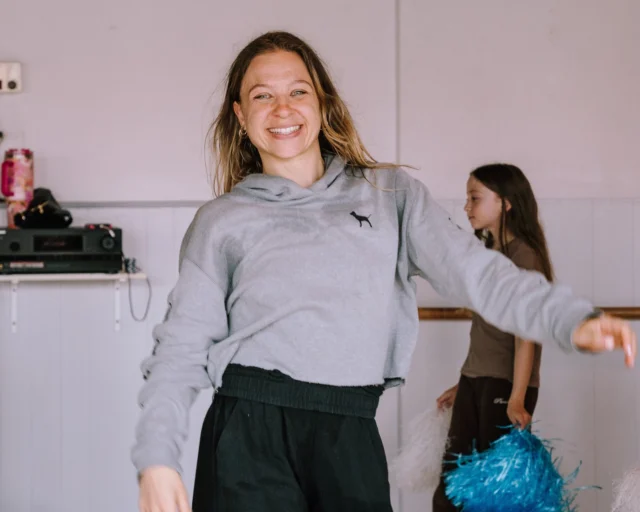 🎉⁠ BETAL FOR 1 HOLD OG DANS PÅ 2 HOLD 🎉⁠ ⁠
Nye Dansekurser Starter Til September - Alt Inkluderet Priser - Book en prøvetime med det samme på www.dans.dk 🌍⁠ ⁠
Københavns bedste tilbud & priser - 50 % og 20 % rabat! 💰⁠
⁠.⁠
Vi har rigtigt mange forskellige hold på alle niveauer og til alle aldre: ⁠
✅ K-Pop Dans ⁠
✅ Tik Tok Dans⁠
✅ Hip Hop⁠
✅ Street⁠
✅ Commercial⁠
✅ Contemporary Fusion⁠
✅ Girly⁠
✅ Modern Dance⁠
✅ Wacking⁠
✅ Dansehall⁠
✅ Bollywood⁠
✅ Shuffle Dans⁠
✅ Burlesque Dans⁠
✅ House⁠
✅ Broadway Jazz⁠
✅ Showdance⁠
✅ Mini Mix⁠
✅ Funky Fitness⁠
✅ Børnedans⁠
✅ Ramasjang Dans⁠
✅ Bachata⁠
✅ Pardans⁠
✅ Ballroom⁠
✅ Salsa⁠
✅ Swing⁠
✅ Ballet⁠
✅ Acro Dans⁠
✅ Jumps⁠
✅ Step Dans⁠
✅ Disco⁠
✅ Breaking⁠
✅ Cheerleading⁠
✅ Heels⁠
.⁠
Se meget mere på www.dans.dk - der er link i bio 🔗⁠
.⁠
#komogværmed #fpdans #fpagency #verdensældstefamileejededanseskole #anno1935 #danseskole #amager #copenhagen #københavn #cph #copenhagendance #yourpassionyourlife #dancersofinstagram #danceliveshere #dance #dancestudio #danceschool #justdance #dancelifestyle #instadance⁠