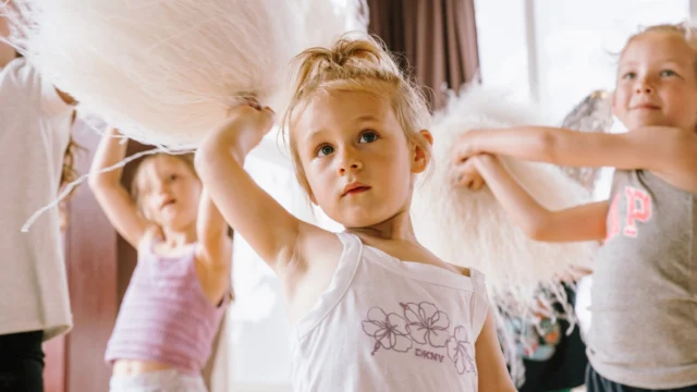 🎉⁠ BETAL FOR 1 HOLD OG DANS PÅ 2 HOLD 🎉⁠ ⁠
Nye Dansekurser Starter Til September - Alt Inkluderet Priser - Book en prøvetime med det samme på www.dans.dk 🌍⁠ ⁠
Københavns bedste tilbud & priser - 50 % og 20 % rabat! 💰⁠
⁠.⁠
Vi har rigtigt mange forskellige hold på alle niveauer og til alle aldre: ⁠
✅ K-Pop Dans ⁠
✅ Tik Tok Dans⁠
✅ Hip Hop⁠
✅ Street⁠
✅ Commercial⁠
✅ Contemporary Fusion⁠
✅ Girly⁠
✅ Modern Dance⁠
✅ Wacking⁠
✅ Dansehall⁠
✅ Bollywood⁠
✅ Shuffle Dans⁠
✅ Burlesque Dans⁠
✅ House⁠
✅ Broadway Jazz⁠
✅ Showdance⁠
✅ Mini Mix⁠
✅ Funky Fitness⁠
✅ Børnedans⁠
✅ Ramasjang Dans⁠
✅ Bachata⁠
✅ Pardans⁠
✅ Ballroom⁠
✅ Salsa⁠
✅ Swing⁠
✅ Ballet⁠
✅ Acro Dans⁠
✅ Jumps⁠
✅ Step Dans⁠
✅ Disco⁠
✅ Breaking⁠
✅ Cheerleading⁠
✅ Heels⁠
.⁠
Se meget mere på www.dans.dk - der er link i bio 🔗⁠
.⁠
#komogværmed #fpdans #fpagency #verdensældstefamileejededanseskole #anno1935 #danseskole #amager #copenhagen #københavn #cph #copenhagendance #yourpassionyourlife #dancersofinstagram #danceliveshere #dance #dancestudio #danceschool #justdance #dancelifestyle #instadance⁠