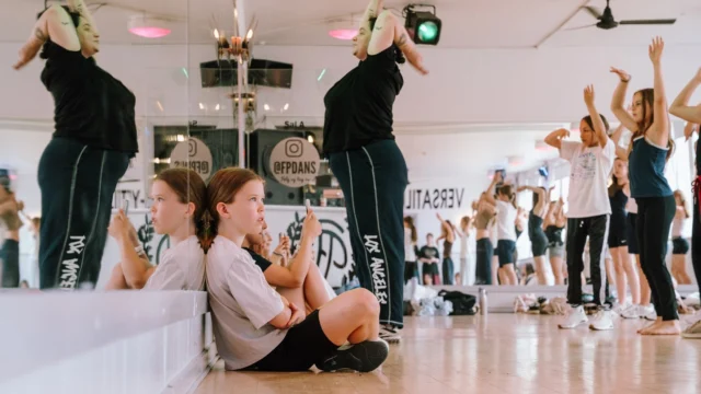 🎉⁠ BETAL FOR 1 HOLD OG DANS PÅ 2 HOLD 🎉⁠ ⁠
Nye Dansekurser Starter Til September - Alt Inkluderet Priser - Book en prøvetime med det samme på www.dans.dk 🌍⁠ ⁠
Københavns bedste tilbud & priser - 50 % og 20 % rabat! 💰⁠
⁠.⁠
Vi har rigtigt mange forskellige hold på alle niveauer og til alle aldre: ⁠
✅ K-Pop Dans ⁠
✅ Tik Tok Dans⁠
✅ Hip Hop⁠
✅ Street⁠
✅ Commercial⁠
✅ Contemporary Fusion⁠
✅ Girly⁠
✅ Modern Dance⁠
✅ Wacking⁠
✅ Dansehall⁠
✅ Bollywood⁠
✅ Shuffle Dans⁠
✅ Burlesque Dans⁠
✅ House⁠
✅ Broadway Jazz⁠
✅ Showdance⁠
✅ Mini Mix⁠
✅ Funky Fitness⁠
✅ Børnedans⁠
✅ Ramasjang Dans⁠
✅ Bachata⁠
✅ Pardans⁠
✅ Ballroom⁠
✅ Salsa⁠
✅ Swing⁠
✅ Ballet⁠
✅ Acro Dans⁠
✅ Jumps⁠
✅ Step Dans⁠
✅ Disco⁠
✅ Breaking⁠
✅ Cheerleading⁠
✅ Heels⁠
.⁠
Se meget mere på www.dans.dk - der er link i bio 🔗⁠
.⁠
#komogværmed #fpdans #fpagency #verdensældstefamileejededanseskole #anno1935 #danseskole #amager #copenhagen #københavn #cph #copenhagendance #yourpassionyourlife #dancersofinstagram #danceliveshere #dance #dancestudio #danceschool #justdance #dancelifestyle #instadance⁠