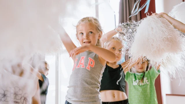 🎉⁠ BETAL FOR 1 HOLD OG DANS PÅ 2 HOLD 🎉⁠ ⁠
Nye Dansekurser Starter Til September - Alt Inkluderet Priser - Book en prøvetime med det samme på www.dans.dk 🌍⁠ ⁠
Københavns bedste tilbud & priser - 50 % og 20 % rabat! 💰⁠
⁠.⁠
Vi har rigtigt mange forskellige hold på alle niveauer og til alle aldre: ⁠
✅ K-Pop Dans ⁠
✅ Tik Tok Dans⁠
✅ Hip Hop⁠
✅ Street⁠
✅ Commercial⁠
✅ Contemporary Fusion⁠
✅ Girly⁠
✅ Modern Dance⁠
✅ Wacking⁠
✅ Dansehall⁠
✅ Bollywood⁠
✅ Shuffle Dans⁠
✅ Burlesque Dans⁠
✅ House⁠
✅ Broadway Jazz⁠
✅ Showdance⁠
✅ Mini Mix⁠
✅ Funky Fitness⁠
✅ Børnedans⁠
✅ Ramasjang Dans⁠
✅ Bachata⁠
✅ Pardans⁠
✅ Ballroom⁠
✅ Salsa⁠
✅ Swing⁠
✅ Ballet⁠
✅ Acro Dans⁠
✅ Jumps⁠
✅ Step Dans⁠
✅ Disco⁠
✅ Breaking⁠
✅ Cheerleading⁠
✅ Heels⁠
.⁠
Se meget mere på www.dans.dk - der er link i bio 🔗⁠
.⁠
#komogværmed #fpdans #fpagency #verdensældstefamileejededanseskole #anno1935 #danseskole #amager #copenhagen #københavn #cph #copenhagendance #yourpassionyourlife #dancersofinstagram #danceliveshere #dance #dancestudio #danceschool #justdance #dancelifestyle #instadance⁠