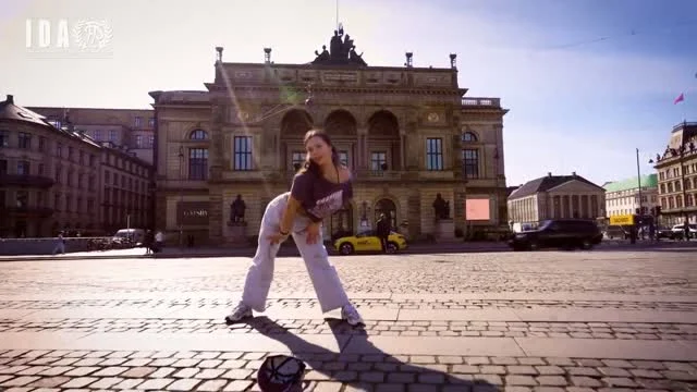 XENIA ✨⁠
Mød Xenia, som vi glæder os til at byde velkommen på underviserteamet hos os i år!⁠
.⁠
Xenia er uddannet fra vores egen @internationaldanceacademy og er en stærk, alsidig performer med solid teknik, sceneerfaring og en stor kærlighed til dans ❤️⁠
.⁠
Til efteråret skal hun være med til at inspirere og udvikle den næste generation af dansere i vores legendarisk lokaler på Amagerbrogade!⁠
.⁠
Velkommen på teamet, Xenia - vi glæder os til at danse med dig 💯⁠
.⁠
🎉⁠ BETAL FOR 1 HOLD OG DANS PÅ 2 HOLD 🎉⁠ ⁠
Nye Dansekurser Starter Til September - Alt Inkluderet Priser - Book en prøvetime med det samme på www.dans.dk 🌍⁠ ⁠
Københavns bedste tilbud & priser - 50 % og 20 % rabat! 💰⁠
⁠.⁠
Vi har rigtigt mange forskellige hold på alle niveauer og til alle aldre: ⁠
✅ K-Pop Dans ⁠
✅ Tik Tok Dans⁠
✅ Hip Hop⁠
✅ Street⁠
✅ Commercial⁠
✅ Contemporary Fusion⁠
✅ Girly⁠
✅ Modern Dance⁠
✅ Wacking⁠
✅ Dansehall⁠
✅ Bollywood⁠
✅ Shuffle Dans⁠
✅ Burlesque Dans⁠
✅ House⁠
✅ Broadway Jazz⁠
✅ Showdance⁠
✅ Mini Mix⁠
✅ Funky Fitness⁠
✅ Børnedans⁠
✅ Ramasjang Dans⁠
✅ Bachata⁠
✅ Pardans⁠
✅ Ballroom⁠
✅ Salsa⁠
✅ Swing⁠
✅ Ballet⁠
✅ Acro Dans⁠
✅ Jumps⁠
✅ Step Dans⁠
✅ Disco⁠
✅ Breaking⁠
✅ Cheerleading⁠
✅ Heels⁠
.⁠
Se meget mere på www.dans.dk - der er link i bio 🔗⁠
.⁠
#komogværmed #fpdans #fpagency #verdensældstefamileejededanseskole #anno1935 #danseskole #amager #copenhagen #københavn #cph #copenhagendance #yourpassionyourlife #dancersofinstagram #danceliveshere #dance #dancestudio #danceschool #justdance #dancelifestyle #instadance⁠