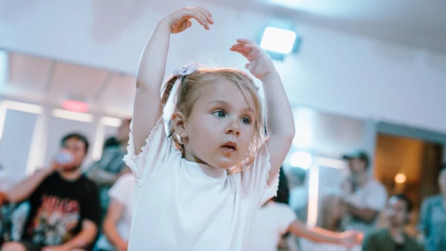 🎉⁠ BETAL FOR 1 HOLD OG DANS PÅ 2 HOLD 🎉⁠ ⁠
Nye Dansekurser Starter Til September - Alt Inkluderet Priser - Book en prøvetime med det samme på www.dans.dk 🌍⁠ ⁠
Københavns bedste tilbud & priser - 50 % og 20 % rabat! 💰⁠
⁠.⁠
Vi har rigtigt mange forskellige hold på alle niveauer og til alle aldre: ⁠
✅ K-Pop Dans ⁠
✅ Tik Tok Dans⁠
✅ Hip Hop⁠
✅ Street⁠
✅ Commercial⁠
✅ Contemporary Fusion⁠
✅ Girly⁠
✅ Modern Dance⁠
✅ Wacking⁠
✅ Dansehall⁠
✅ Bollywood⁠
✅ Shuffle Dans⁠
✅ Burlesque Dans⁠
✅ House⁠
✅ Broadway Jazz⁠
✅ Showdance⁠
✅ Mini Mix⁠
✅ Funky Fitness⁠
✅ Børnedans⁠
✅ Ramasjang Dans⁠
✅ Bachata⁠
✅ Pardans⁠
✅ Ballroom⁠
✅ Salsa⁠
✅ Swing⁠
✅ Ballet⁠
✅ Acro Dans⁠
✅ Jumps⁠
✅ Step Dans⁠
✅ Disco⁠
✅ Breaking⁠
✅ Cheerleading⁠
✅ Heels⁠
.⁠
Se meget mere på www.dans.dk - der er link i bio 🔗⁠
.⁠
#komogværmed #fpdans #fpagency #verdensældstefamileejededanseskole #anno1935 #danseskole #amager #copenhagen #københavn #cph #copenhagendance #yourpassionyourlife #dancersofinstagram #danceliveshere #dance #dancestudio #danceschool #justdance #dancelifestyle #instadance⁠