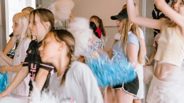 🎉⁠ BETAL FOR 1 HOLD OG DANS PÅ 2 HOLD 🎉⁠ ⁠
Nye Dansekurser Starter Til September - Alt Inkluderet Priser - Book en prøvetime med det samme på www.dans.dk 🌍⁠ ⁠
Københavns bedste tilbud & priser - 50 % og 20 % rabat! 💰⁠
⁠.⁠
Vi har rigtigt mange forskellige hold på alle niveauer og til alle aldre: ⁠
✅ K-Pop Dans ⁠
✅ Tik Tok Dans⁠
✅ Hip Hop⁠
✅ Street⁠
✅ Commercial⁠
✅ Contemporary Fusion⁠
✅ Girly⁠
✅ Modern Dance⁠
✅ Wacking⁠
✅ Dansehall⁠
✅ Bollywood⁠
✅ Shuffle Dans⁠
✅ Burlesque Dans⁠
✅ House⁠
✅ Broadway Jazz⁠
✅ Showdance⁠
✅ Mini Mix⁠
✅ Funky Fitness⁠
✅ Børnedans⁠
✅ Ramasjang Dans⁠
✅ Bachata⁠
✅ Pardans⁠
✅ Ballroom⁠
✅ Salsa⁠
✅ Swing⁠
✅ Ballet⁠
✅ Acro Dans⁠
✅ Jumps⁠
✅ Step Dans⁠
✅ Disco⁠
✅ Breaking⁠
✅ Cheerleading⁠
✅ Heels⁠
.⁠
Se meget mere på www.dans.dk - der er link i bio 🔗⁠
.⁠
#komogværmed #fpdans #fpagency #verdensældstefamileejededanseskole #anno1935 #danseskole #amager #copenhagen #københavn #cph #copenhagendance #yourpassionyourlife #dancersofinstagram #danceliveshere #dance #dancestudio #danceschool #justdance #dancelifestyle #instadance⁠