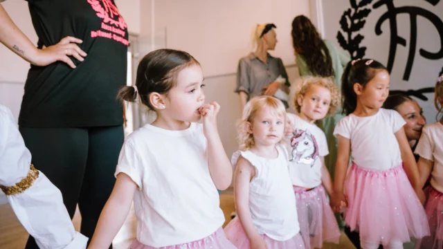 🎉⁠ BETAL FOR 1 HOLD OG DANS PÅ 2 HOLD 🎉⁠ ⁠
Nye Dansekurser Starter Til September - Alt Inkluderet Priser - Book en prøvetime med det samme på www.dans.dk 🌍⁠ ⁠
Københavns bedste tilbud & priser - 50 % og 20 % rabat! 💰⁠
⁠.⁠
Vi har rigtigt mange forskellige hold på alle niveauer og til alle aldre: ⁠
✅ K-Pop Dans ⁠
✅ Tik Tok Dans⁠
✅ Hip Hop⁠
✅ Street⁠
✅ Commercial⁠
✅ Contemporary Fusion⁠
✅ Girly⁠
✅ Modern Dance⁠
✅ Wacking⁠
✅ Dansehall⁠
✅ Bollywood⁠
✅ Shuffle Dans⁠
✅ Burlesque Dans⁠
✅ House⁠
✅ Broadway Jazz⁠
✅ Showdance⁠
✅ Mini Mix⁠
✅ Funky Fitness⁠
✅ Børnedans⁠
✅ Ramasjang Dans⁠
✅ Bachata⁠
✅ Pardans⁠
✅ Ballroom⁠
✅ Salsa⁠
✅ Swing⁠
✅ Ballet⁠
✅ Acro Dans⁠
✅ Jumps⁠
✅ Step Dans⁠
✅ Disco⁠
✅ Breaking⁠
✅ Cheerleading⁠
✅ Heels⁠
.⁠
Se meget mere på www.dans.dk - der er link i bio 🔗⁠
.⁠
#komogværmed #fpdans #fpagency #verdensældstefamileejededanseskole #anno1935 #danseskole #amager #copenhagen #københavn #cph #copenhagendance #yourpassionyourlife #dancersofinstagram #danceliveshere #dance #dancestudio #danceschool #justdance #dancelifestyle #instadance⁠