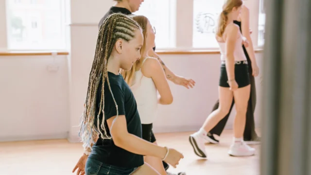 🎉⁠ BETAL FOR 1 HOLD OG DANS PÅ 2 HOLD 🎉⁠ ⁠
Nye Dansekurser Starter Til September - Alt Inkluderet Priser - Book en prøvetime med det samme på www.dans.dk 🌍⁠ ⁠
Københavns bedste tilbud & priser - 50 % og 20 % rabat! 💰⁠
⁠.⁠
Vi har rigtigt mange forskellige hold på alle niveauer og til alle aldre: ⁠
✅ K-Pop Dans ⁠
✅ Tik Tok Dans⁠
✅ Hip Hop⁠
✅ Street⁠
✅ Commercial⁠
✅ Contemporary Fusion⁠
✅ Girly⁠
✅ Modern Dance⁠
✅ Wacking⁠
✅ Dansehall⁠
✅ Bollywood⁠
✅ Shuffle Dans⁠
✅ Burlesque Dans⁠
✅ House⁠
✅ Broadway Jazz⁠
✅ Showdance⁠
✅ Mini Mix⁠
✅ Funky Fitness⁠
✅ Børnedans⁠
✅ Ramasjang Dans⁠
✅ Bachata⁠
✅ Pardans⁠
✅ Ballroom⁠
✅ Salsa⁠
✅ Swing⁠
✅ Ballet⁠
✅ Acro Dans⁠
✅ Jumps⁠
✅ Step Dans⁠
✅ Disco⁠
✅ Breaking⁠
✅ Cheerleading⁠
✅ Heels⁠
.⁠
Se meget mere på www.dans.dk - der er link i bio 🔗⁠
.⁠
#komogværmed #fpdans #fpagency #verdensældstefamileejededanseskole #anno1935 #danseskole #amager #copenhagen #københavn #cph #copenhagendance #yourpassionyourlife #dancersofinstagram #danceliveshere #dance #dancestudio #danceschool #justdance #dancelifestyle #instadance⁠