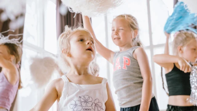 🎉⁠ BETAL FOR 1 HOLD OG DANS PÅ 2 HOLD 🎉⁠ ⁠
Nye Dansekurser Start I Hele September - Alt Inkluderet Priser - Book en prøvetime med det samme på www.dans.dk 🌍⁠ ⁠
Københavns bedste tilbud & priser - 50 % og 20 % rabat! 💰⁠
⁠.⁠
Vi har rigtigt mange forskellige hold på alle niveauer og til alle aldre: ⁠
✅ K-Pop Dans ⁠
✅ Tik Tok Dans⁠
✅ Hip Hop⁠
✅ Street⁠
✅ Commercial⁠
✅ Contemporary Fusion⁠
✅ Girly⁠
✅ Modern Dance⁠
✅ Wacking⁠
✅ Dansehall⁠
✅ Bollywood⁠
✅ Shuffle Dans⁠
✅ Burlesque Dans⁠
✅ House⁠
✅ Broadway Jazz⁠
✅ Showdance⁠
✅ Mini Mix⁠
✅ Funky Fitness⁠
✅ Børnedans⁠
✅ Ramasjang Dans⁠
✅ Bachata⁠
✅ Pardans⁠
✅ Ballroom⁠
✅ Salsa⁠
✅ Swing⁠
✅ Ballet⁠
✅ Acro Dans⁠
✅ Jumps⁠
✅ Step Dans⁠
✅ Disco⁠
✅ Breaking⁠
✅ Cheerleading⁠
✅ Heels⁠
.⁠
Se meget mere på www.dans.dk - der er link i bio 🔗⁠
.⁠
#komogværmed #fpdans #fpagency #verdensældstefamileejededanseskole #anno1935 #danseskole #amager #copenhagen #københavn #cph #copenhagendance #yourpassionyourlife #dancersofinstagram #danceliveshere #dance #dancestudio #danceschool #justdance #dancelifestyle #instadance⁠
