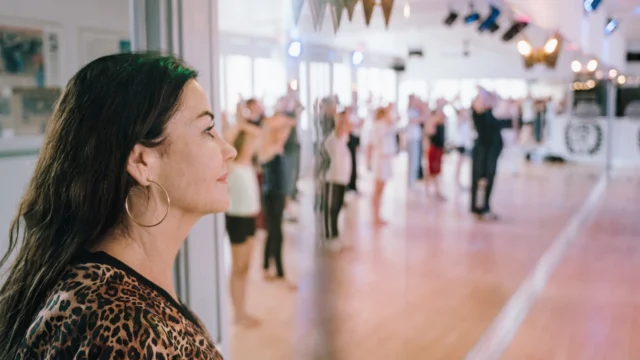 🎉⁠ BETAL FOR 1 HOLD OG DANS PÅ 2 HOLD 🎉⁠ ⁠
Nye Dansekurser Start I Hele September - Alt Inkluderet Priser - Book en prøvetime med det samme på www.dans.dk 🌍⁠ ⁠
Københavns bedste tilbud & priser - 50 % og 20 % rabat! 💰⁠
⁠.⁠
Vi har rigtigt mange forskellige hold på alle niveauer og til alle aldre: ⁠
✅ K-Pop Dans ⁠
✅ Tik Tok Dans⁠
✅ Hip Hop⁠
✅ Street⁠
✅ Commercial⁠
✅ Contemporary Fusion⁠
✅ Girly⁠
✅ Modern Dance⁠
✅ Wacking⁠
✅ Dansehall⁠
✅ Bollywood⁠
✅ Shuffle Dans⁠
✅ Burlesque Dans⁠
✅ House⁠
✅ Broadway Jazz⁠
✅ Showdance⁠
✅ Mini Mix⁠
✅ Funky Fitness⁠
✅ Børnedans⁠
✅ Ramasjang Dans⁠
✅ Bachata⁠
✅ Pardans⁠
✅ Ballroom⁠
✅ Salsa⁠
✅ Swing⁠
✅ Ballet⁠
✅ Acro Dans⁠
✅ Jumps⁠
✅ Step Dans⁠
✅ Disco⁠
✅ Breaking⁠
✅ Cheerleading⁠
✅ Heels⁠
.⁠
Se meget mere på www.dans.dk - der er link i bio 🔗⁠
.⁠
#komogværmed #fpdans #fpagency #verdensældstefamileejededanseskole #anno1935 #danseskole #amager #copenhagen #københavn #cph #copenhagendance #yourpassionyourlife #dancersofinstagram #danceliveshere #dance #dancestudio #danceschool #justdance #dancelifestyle #instadance⁠