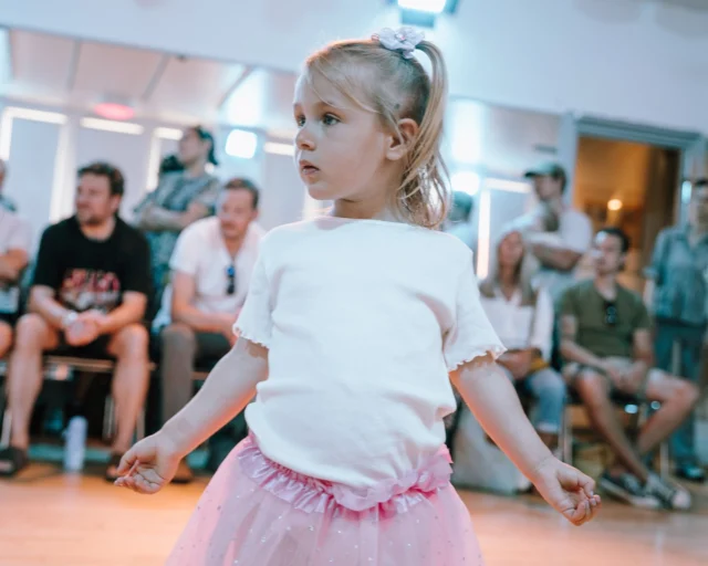🎉⁠ BETAL FOR 1 HOLD OG DANS PÅ 2 HOLD 🎉⁠ ⁠
Nye Dansekurser Start I Hele September - Alt Inkluderet Priser - Book en prøvetime med det samme på www.dans.dk 🌍⁠ ⁠
Københavns bedste tilbud & priser - 50 % og 20 % rabat! 💰⁠
⁠.⁠
Vi har rigtigt mange forskellige hold på alle niveauer og til alle aldre: ⁠
✅ K-Pop Dans ⁠
✅ Tik Tok Dans⁠
✅ Hip Hop⁠
✅ Street⁠
✅ Commercial⁠
✅ Contemporary Fusion⁠
✅ Girly⁠
✅ Modern Dance⁠
✅ Wacking⁠
✅ Dansehall⁠
✅ Bollywood⁠
✅ Shuffle Dans⁠
✅ Burlesque Dans⁠
✅ House⁠
✅ Broadway Jazz⁠
✅ Showdance⁠
✅ Mini Mix⁠
✅ Funky Fitness⁠
✅ Børnedans⁠
✅ Ramasjang Dans⁠
✅ Bachata⁠
✅ Pardans⁠
✅ Ballroom⁠
✅ Salsa⁠
✅ Swing⁠
✅ Ballet⁠
✅ Acro Dans⁠
✅ Jumps⁠
✅ Step Dans⁠
✅ Disco⁠
✅ Breaking⁠
✅ Cheerleading⁠
✅ Heels⁠
.⁠
Se meget mere på www.dans.dk - der er link i bio 🔗⁠
.⁠
#komogværmed #fpdans #fpagency #verdensældstefamileejededanseskole #anno1935 #danseskole #amager #copenhagen #københavn #cph #copenhagendance #yourpassionyourlife #dancersofinstagram #danceliveshere #dance #dancestudio #danceschool #justdance #dancelifestyle #instadance⁠