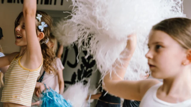 🎉⁠ BETAL FOR 1 HOLD OG DANS PÅ 2 HOLD 🎉⁠ ⁠
Nye Dansekurser Start I Hele September - Alt Inkluderet Priser - Book en prøvetime med det samme på www.dans.dk 🌍⁠ ⁠
Københavns bedste tilbud & priser - 50 % og 20 % rabat! 💰⁠
⁠.⁠
Vi har rigtigt mange forskellige hold på alle niveauer og til alle aldre: ⁠
✅ K-Pop Dans ⁠
✅ Tik Tok Dans⁠
✅ Hip Hop⁠
✅ Street⁠
✅ Commercial⁠
✅ Contemporary Fusion⁠
✅ Girly⁠
✅ Modern Dance⁠
✅ Wacking⁠
✅ Dansehall⁠
✅ Bollywood⁠
✅ Shuffle Dans⁠
✅ Burlesque Dans⁠
✅ House⁠
✅ Broadway Jazz⁠
✅ Showdance⁠
✅ Mini Mix⁠
✅ Funky Fitness⁠
✅ Børnedans⁠
✅ Ramasjang Dans⁠
✅ Bachata⁠
✅ Pardans⁠
✅ Ballroom⁠
✅ Salsa⁠
✅ Swing⁠
✅ Ballet⁠
✅ Acro Dans⁠
✅ Jumps⁠
✅ Step Dans⁠
✅ Disco⁠
✅ Breaking⁠
✅ Cheerleading⁠
✅ Heels⁠
.⁠
Se meget mere på www.dans.dk - der er link i bio 🔗⁠
.⁠
#komogværmed #fpdans #fpagency #verdensældstefamileejededanseskole #anno1935 #danseskole #amager #copenhagen #københavn #cph #copenhagendance #yourpassionyourlife #dancersofinstagram #danceliveshere #dance #dancestudio #danceschool #justdance #dancelifestyle #instadance⁠