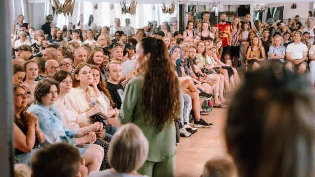 🎉⁠ BETAL FOR 1 HOLD OG DANS PÅ 2 HOLD 🎉⁠ ⁠
Nye Dansekurser Start I Hele September - Alt Inkluderet Priser - Book en prøvetime med det samme på www.dans.dk 🌍⁠ ⁠
Københavns bedste tilbud & priser - 50 % og 20 % rabat! 💰⁠
⁠.⁠
Vi har rigtigt mange forskellige hold på alle niveauer og til alle aldre: ⁠
✅ K-Pop Dans ⁠
✅ Tik Tok Dans⁠
✅ Hip Hop⁠
✅ Street⁠
✅ Commercial⁠
✅ Contemporary Fusion⁠
✅ Girly⁠
✅ Modern Dance⁠
✅ Wacking⁠
✅ Dansehall⁠
✅ Bollywood⁠
✅ Shuffle Dans⁠
✅ Burlesque Dans⁠
✅ House⁠
✅ Broadway Jazz⁠
✅ Showdance⁠
✅ Mini Mix⁠
✅ Funky Fitness⁠
✅ Børnedans⁠
✅ Ramasjang Dans⁠
✅ Bachata⁠
✅ Pardans⁠
✅ Ballroom⁠
✅ Salsa⁠
✅ Swing⁠
✅ Ballet⁠
✅ Acro Dans⁠
✅ Jumps⁠
✅ Step Dans⁠
✅ Disco⁠
✅ Breaking⁠
✅ Cheerleading⁠
✅ Heels⁠
.⁠
Se meget mere på www.dans.dk - der er link i bio 🔗⁠
.⁠
#komogværmed #fpdans #fpagency #verdensældstefamileejededanseskole #anno1935 #danseskole #amager #copenhagen #københavn #cph #copenhagendance #yourpassionyourlife #dancersofinstagram #danceliveshere #dance #dancestudio #danceschool #justdance #dancelifestyle #instadance⁠