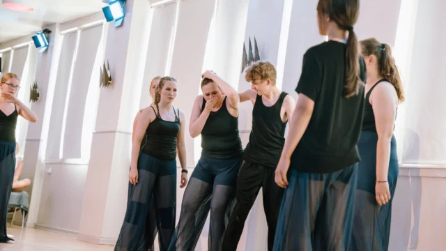 🎉⁠ BETAL FOR 1 HOLD OG DANS PÅ 2 HOLD 🎉⁠ ⁠
Nye Dansekurser Start Til Oktober - Alt Inkluderet Priser - Book en prøvetime med det samme på www.dans.dk 🌍⁠ ⁠
Københavns bedste tilbud & priser - 50 % og 20 % rabat! 💰⁠
⁠.⁠
Vi har rigtigt mange forskellige hold på alle niveauer og til alle aldre: ⁠
✅ K-Pop Dans ⁠
✅ Tik Tok Dans⁠
✅ Hip Hop⁠
✅ Street⁠
✅ Commercial⁠
✅ Contemporary Fusion⁠
✅ Girly⁠
✅ Modern Dance⁠
✅ Wacking⁠
✅ Dansehall⁠
✅ Bollywood⁠
✅ Shuffle Dans⁠
✅ Burlesque Dans⁠
✅ House⁠
✅ Broadway Jazz⁠
✅ Showdance⁠
✅ Mini Mix⁠
✅ Funky Fitness⁠
✅ Børnedans⁠
✅ Ramasjang Dans⁠
✅ Bachata⁠
✅ Pardans⁠
✅ Ballroom⁠
✅ Salsa⁠
✅ Swing⁠
✅ Ballet⁠
✅ Acro Dans⁠
✅ Jumps⁠
✅ Step Dans⁠
✅ Disco⁠
✅ Breaking⁠
✅ Cheerleading⁠
✅ Heels⁠
.⁠
Se meget mere på www.dans.dk - der er link i bio 🔗⁠
.⁠
#komogværmed #fpdans #fpagency #verdensældstefamileejededanseskole #anno1935 #danseskole #amager #copenhagen #københavn #cph #copenhagendance #yourpassionyourlife #dancersofinstagram #danceliveshere #dance #dancestudio #danceschool #justdance #dancelifestyle #instadance⁠