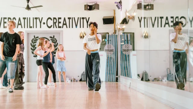 🎉⁠ BETAL FOR 1 HOLD OG DANS PÅ 2 HOLD 🎉⁠ ⁠
Nye Dansekurser Start Til Oktober - Alt Inkluderet Priser - Book en prøvetime med det samme på www.dans.dk 🌍⁠ ⁠
Københavns bedste tilbud & priser - 50 % og 20 % rabat! 💰⁠
⁠.⁠
Vi har rigtigt mange forskellige hold på alle niveauer og til alle aldre: ⁠
✅ K-Pop Dans ⁠
✅ Tik Tok Dans⁠
✅ Hip Hop⁠
✅ Street⁠
✅ Commercial⁠
✅ Contemporary Fusion⁠
✅ Girly⁠
✅ Modern Dance⁠
✅ Wacking⁠
✅ Dansehall⁠
✅ Bollywood⁠
✅ Shuffle Dans⁠
✅ Burlesque Dans⁠
✅ House⁠
✅ Broadway Jazz⁠
✅ Showdance⁠
✅ Mini Mix⁠
✅ Funky Fitness⁠
✅ Børnedans⁠
✅ Ramasjang Dans⁠
✅ Bachata⁠
✅ Pardans⁠
✅ Ballroom⁠
✅ Salsa⁠
✅ Swing⁠
✅ Ballet⁠
✅ Acro Dans⁠
✅ Jumps⁠
✅ Step Dans⁠
✅ Disco⁠
✅ Breaking⁠
✅ Cheerleading⁠
✅ Heels⁠
.⁠
Se meget mere på www.dans.dk - der er link i bio 🔗⁠
.⁠
#komogværmed #fpdans #fpagency #verdensældstefamileejededanseskole #anno1935 #danseskole #amager #copenhagen #københavn #cph #copenhagendance #yourpassionyourlife #dancersofinstagram #danceliveshere #dance #dancestudio #danceschool #justdance #dancelifestyle #instadance⁠