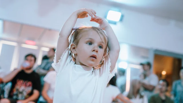 🎉⁠ BETAL FOR 1 HOLD OG DANS PÅ 2 HOLD 🎉⁠ ⁠
Nye Dansekurser Start I Hele Oktober - Alt Inkluderet Priser - Book en prøvetime med det samme på www.dans.dk 🌍⁠ ⁠
Københavns bedste tilbud & priser - 50 % og 20 % rabat! 💰⁠
⁠.⁠
Vi har rigtigt mange forskellige hold på alle niveauer og til alle aldre: ⁠
✅ K-Pop Dans ⁠
✅ Tik Tok Dans⁠
✅ Hip Hop⁠
✅ Street⁠
✅ Commercial⁠
✅ Contemporary Fusion⁠
✅ Girly⁠
✅ Modern Dance⁠
✅ Wacking⁠
✅ Dansehall⁠
✅ Bollywood⁠
✅ Shuffle Dans⁠
✅ Burlesque Dans⁠
✅ House⁠
✅ Broadway Jazz⁠
✅ Showdance⁠
✅ Mini Mix⁠
✅ Funky Fitness⁠
✅ Børnedans⁠
✅ Ramasjang Dans⁠
✅ Bachata⁠
✅ Pardans⁠
✅ Ballroom⁠
✅ Salsa⁠
✅ Swing⁠
✅ Ballet⁠
✅ Acro Dans⁠
✅ Jumps⁠
✅ Step Dans⁠
✅ Disco⁠
✅ Breaking⁠
✅ Cheerleading⁠
✅ Heels⁠
.⁠
Se meget mere på www.dans.dk - der er link i bio 🔗⁠
.⁠
#komogværmed #fpdans #fpagency #verdensældstefamileejededanseskole #anno1935 #danseskole #amager #copenhagen #københavn #cph #copenhagendance #yourpassionyourlife #dancersofinstagram #danceliveshere #dance #dancestudio #danceschool #justdance #dancelifestyle #instadance⁠