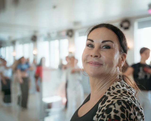 🎉⁠ BETAL FOR 1 HOLD OG DANS PÅ 2 HOLD 🎉⁠ ⁠
Nye Dansekurser Start I Hele Oktober - Alt Inkluderet Priser - Book en prøvetime med det samme på www.dans.dk 🌍⁠ ⁠
Københavns bedste tilbud & priser - 50 % og 20 % rabat! 💰⁠
⁠.⁠
Vi har rigtigt mange forskellige hold på alle niveauer og til alle aldre: ⁠
✅ K-Pop Dans ⁠
✅ Tik Tok Dans⁠
✅ Hip Hop⁠
✅ Street⁠
✅ Commercial⁠
✅ Contemporary Fusion⁠
✅ Girly⁠
✅ Modern Dance⁠
✅ Wacking⁠
✅ Dansehall⁠
✅ Bollywood⁠
✅ Shuffle Dans⁠
✅ Burlesque Dans⁠
✅ House⁠
✅ Broadway Jazz⁠
✅ Showdance⁠
✅ Mini Mix⁠
✅ Funky Fitness⁠
✅ Børnedans⁠
✅ Ramasjang Dans⁠
✅ Bachata⁠
✅ Pardans⁠
✅ Ballroom⁠
✅ Salsa⁠
✅ Swing⁠
✅ Ballet⁠
✅ Acro Dans⁠
✅ Jumps⁠
✅ Step Dans⁠
✅ Disco⁠
✅ Breaking⁠
✅ Cheerleading⁠
✅ Heels⁠
.⁠
Se meget mere på www.dans.dk - der er link i bio 🔗⁠
.⁠
#komogværmed #fpdans #fpagency #verdensældstefamileejededanseskole #anno1935 #danseskole #amager #copenhagen #københavn #cph #copenhagendance #yourpassionyourlife #dancersofinstagram #danceliveshere #dance #dancestudio #danceschool #justdance #dancelifestyle #instadance⁠