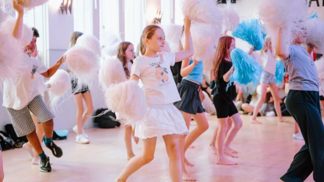 🎉⁠ BETAL FOR 1 HOLD OG DANS PÅ 2 HOLD 🎉⁠ ⁠
Nye Dansekurser Start Til November - Alt Inkluderet Priser - Book en prøvetime med det samme på www.dans.dk 🌍⁠ ⁠
Københavns bedste tilbud & priser - 50 % og 20 % rabat! 💰⁠
⁠.⁠
Vi har rigtigt mange forskellige hold på alle niveauer og til alle aldre: ⁠
✅ K-Pop Dans ⁠
✅ Tik Tok Dans⁠
✅ Hip Hop⁠
✅ Street⁠
✅ Commercial⁠
✅ Contemporary Fusion⁠
✅ Girly⁠
✅ Modern Dance⁠
✅ Wacking⁠
✅ Dansehall⁠
✅ Bollywood⁠
✅ Shuffle Dans⁠
✅ Burlesque Dans⁠
✅ House⁠
✅ Broadway Jazz⁠
✅ Showdance⁠
✅ Mini Mix⁠
✅ Funky Fitness⁠
✅ Børnedans⁠
✅ Ramasjang Dans⁠
✅ Bachata⁠
✅ Pardans⁠
✅ Ballroom⁠
✅ Salsa⁠
✅ Swing⁠
✅ Ballet⁠
✅ Acro Dans⁠
✅ Jumps⁠
✅ Step Dans⁠
✅ Disco⁠
✅ Breaking⁠
✅ Cheerleading⁠
✅ Heels⁠
.⁠
Se meget mere på www.dans.dk - der er link i bio 🔗⁠
.⁠
#komogværmed #fpdans #fpagency #verdensældstefamileejededanseskole #anno1935 #danseskole #amager #copenhagen #københavn #cph #copenhagendance #yourpassionyourlife #dancersofinstagram #danceliveshere #dance #dancestudio #danceschool #justdance #dancelifestyle #instadance⁠
