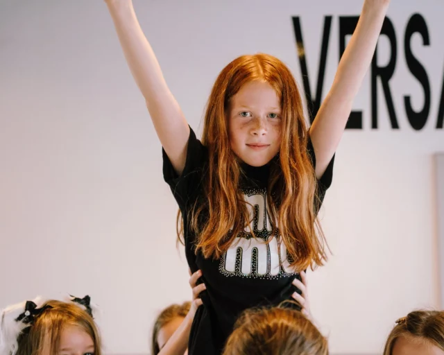 🎉⁠ BETAL FOR 1 HOLD OG DANS PÅ 2 HOLD 🎉⁠ ⁠
Nye Dansekurser Start Til November - Alt Inkluderet Priser - Book en prøvetime med det samme på www.dans.dk 🌍⁠ ⁠
Københavns bedste tilbud & priser - 50 % og 20 % rabat! 💰⁠
⁠.⁠
Vi har rigtigt mange forskellige hold på alle niveauer og til alle aldre: ⁠
✅ K-Pop Dans ⁠
✅ Tik Tok Dans⁠
✅ Hip Hop⁠
✅ Street⁠
✅ Commercial⁠
✅ Contemporary Fusion⁠
✅ Girly⁠
✅ Modern Dance⁠
✅ Wacking⁠
✅ Dansehall⁠
✅ Bollywood⁠
✅ Shuffle Dans⁠
✅ Burlesque Dans⁠
✅ House⁠
✅ Broadway Jazz⁠
✅ Showdance⁠
✅ Mini Mix⁠
✅ Funky Fitness⁠
✅ Børnedans⁠
✅ Ramasjang Dans⁠
✅ Bachata⁠
✅ Pardans⁠
✅ Ballroom⁠
✅ Salsa⁠
✅ Swing⁠
✅ Ballet⁠
✅ Acro Dans⁠
✅ Jumps⁠
✅ Step Dans⁠
✅ Disco⁠
✅ Breaking⁠
✅ Cheerleading⁠
✅ Heels⁠
.⁠
Se meget mere på www.dans.dk - der er link i bio 🔗⁠
.⁠
#komogværmed #fpdans #fpagency #verdensældstefamileejededanseskole #anno1935 #danseskole #amager #copenhagen #københavn #cph #copenhagendance #yourpassionyourlife #dancersofinstagram #danceliveshere #dance #dancestudio #danceschool #justdance #dancelifestyle #instadance⁠