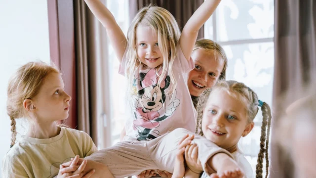 🎉⁠ BETAL FOR 1 HOLD OG DANS PÅ 2 HOLD 🎉⁠ ⁠
Nye Dansekurser Start Til November - Alt Inkluderet Priser - Book en prøvetime med det samme på www.dans.dk 🌍⁠ ⁠
Københavns bedste tilbud & priser - 50 % og 20 % rabat! 💰⁠
⁠.⁠
Vi har rigtigt mange forskellige hold på alle niveauer og til alle aldre: ⁠
✅ K-Pop Dans ⁠
✅ Tik Tok Dans⁠
✅ Hip Hop⁠
✅ Street⁠
✅ Commercial⁠
✅ Contemporary Fusion⁠
✅ Girly⁠
✅ Modern Dance⁠
✅ Wacking⁠
✅ Dansehall⁠
✅ Bollywood⁠
✅ Shuffle Dans⁠
✅ Burlesque Dans⁠
✅ House⁠
✅ Broadway Jazz⁠
✅ Showdance⁠
✅ Mini Mix⁠
✅ Funky Fitness⁠
✅ Børnedans⁠
✅ Ramasjang Dans⁠
✅ Bachata⁠
✅ Pardans⁠
✅ Ballroom⁠
✅ Salsa⁠
✅ Swing⁠
✅ Ballet⁠
✅ Acro Dans⁠
✅ Jumps⁠
✅ Step Dans⁠
✅ Disco⁠
✅ Breaking⁠
✅ Cheerleading⁠
✅ Heels⁠
.⁠
Se meget mere på www.dans.dk - der er link i bio 🔗⁠
.⁠
#komogværmed #fpdans #fpagency #verdensældstefamileejededanseskole #anno1935 #danseskole #amager #copenhagen #københavn #cph #copenhagendance #yourpassionyourlife #dancersofinstagram #danceliveshere #dance #dancestudio #danceschool #justdance #dancelifestyle #instadance⁠