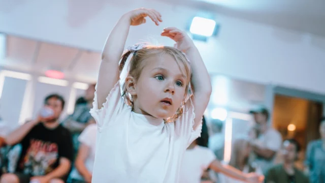 🎉⁠ BETAL FOR 1 HOLD OG DANS PÅ 2 HOLD 🎉⁠ ⁠
Nye Dansekurser Start Til November - Alt Inkluderet Priser - Book en prøvetime med det samme på www.dans.dk 🌍⁠ ⁠
Københavns bedste tilbud & priser - 50 % og 20 % rabat! 💰⁠
⁠.⁠
Vi har rigtigt mange forskellige hold på alle niveauer og til alle aldre: ⁠
✅ K-Pop Dans ⁠
✅ Tik Tok Dans⁠
✅ Hip Hop⁠
✅ Street⁠
✅ Commercial⁠
✅ Contemporary Fusion⁠
✅ Girly⁠
✅ Modern Dance⁠
✅ Wacking⁠
✅ Dansehall⁠
✅ Bollywood⁠
✅ Shuffle Dans⁠
✅ Burlesque Dans⁠
✅ House⁠
✅ Broadway Jazz⁠
✅ Showdance⁠
✅ Mini Mix⁠
✅ Funky Fitness⁠
✅ Børnedans⁠
✅ Ramasjang Dans⁠
✅ Bachata⁠
✅ Pardans⁠
✅ Ballroom⁠
✅ Salsa⁠
✅ Swing⁠
✅ Ballet⁠
✅ Acro Dans⁠
✅ Jumps⁠
✅ Step Dans⁠
✅ Disco⁠
✅ Breaking⁠
✅ Cheerleading⁠
✅ Heels⁠
.⁠
Se meget mere på www.dans.dk - der er link i bio 🔗⁠
.⁠
#komogværmed #fpdans #fpagency #verdensældstefamileejededanseskole #anno1935 #danseskole #amager #copenhagen #københavn #cph #copenhagendance #yourpassionyourlife #dancersofinstagram #danceliveshere #dance #dancestudio #danceschool #justdance #dancelifestyle #instadance⁠