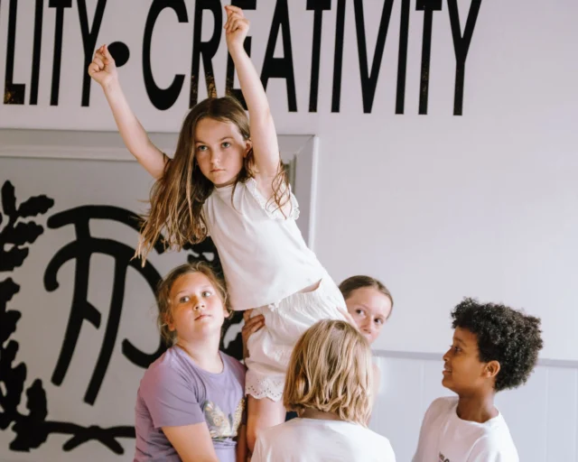 🎉⁠ BETAL FOR 1 HOLD OG DANS PÅ 2 HOLD 🎉⁠ ⁠
Nye Dansekurser Start Til November - Alt Inkluderet Priser - Book en prøvetime med det samme på www.dans.dk 🌍⁠ ⁠
Københavns bedste tilbud & priser - 50 % og 20 % rabat! 💰⁠
⁠.⁠
Vi har rigtigt mange forskellige hold på alle niveauer og til alle aldre: ⁠
✅ K-Pop Dans ⁠
✅ Tik Tok Dans⁠
✅ Hip Hop⁠
✅ Street⁠
✅ Commercial⁠
✅ Contemporary Fusion⁠
✅ Girly⁠
✅ Modern Dance⁠
✅ Wacking⁠
✅ Dansehall⁠
✅ Bollywood⁠
✅ Shuffle Dans⁠
✅ Burlesque Dans⁠
✅ House⁠
✅ Broadway Jazz⁠
✅ Showdance⁠
✅ Mini Mix⁠
✅ Funky Fitness⁠
✅ Børnedans⁠
✅ Ramasjang Dans⁠
✅ Bachata⁠
✅ Pardans⁠
✅ Ballroom⁠
✅ Salsa⁠
✅ Swing⁠
✅ Ballet⁠
✅ Acro Dans⁠
✅ Jumps⁠
✅ Step Dans⁠
✅ Disco⁠
✅ Breaking⁠
✅ Cheerleading⁠
✅ Heels⁠
.⁠
Se meget mere på www.dans.dk - der er link i bio 🔗⁠
.⁠
#komogværmed #fpdans #fpagency #verdensældstefamileejededanseskole #anno1935 #danseskole #amager #copenhagen #københavn #cph #copenhagendance #yourpassionyourlife #dancersofinstagram #danceliveshere #dance #dancestudio #danceschool #justdance #dancelifestyle #instadance⁠
